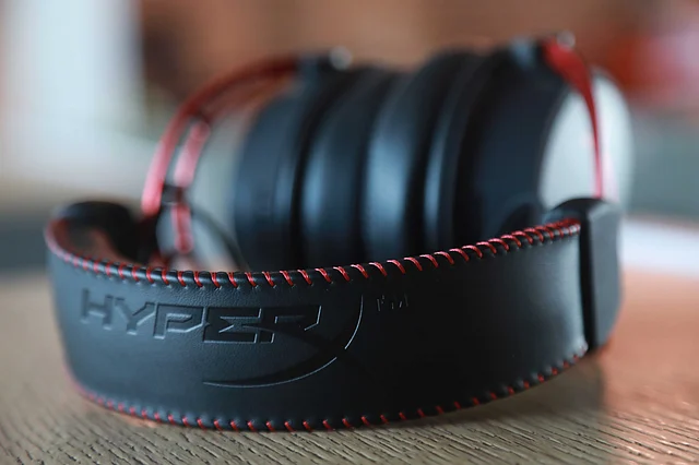 The HyperX Cloud comes with a braided wire.