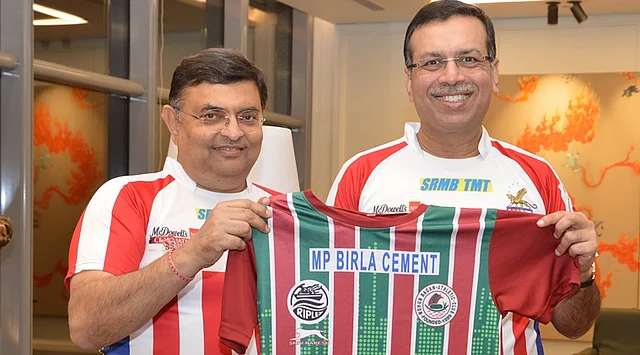ATK owners Sanjiv Goenka (right) and Utsav Parekh with a Mohun Bagan jersey after the merger on 16 January.