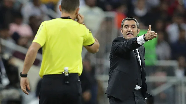 It is the first time since 2003 that Barcelona has made a change in the middle of the season.