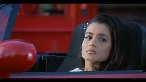 *plays ek pal ka jeena*