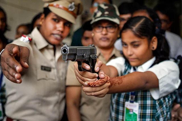 Women police personnel demonstrate to a student on using a weapon, on the occasion of Police Raising Day, in Thane, Thursday, 2 Jan 2020.