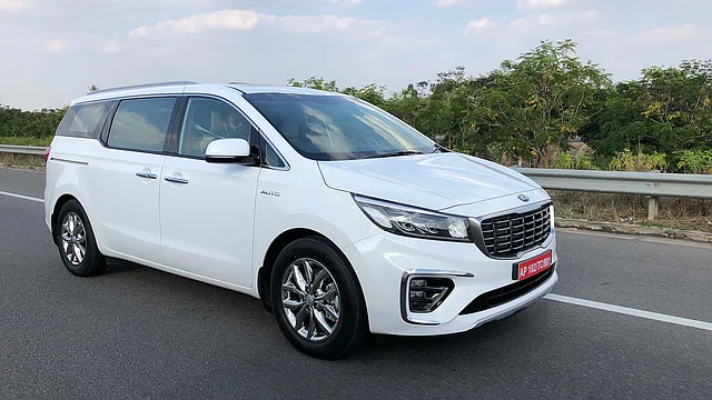 The Kia Carnival measures 5,115 mm in length with a wheelbase of 3,060 mm. 
