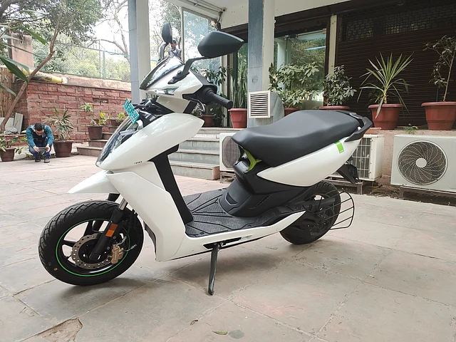 The Ather 450 uses a rear mono-shock for suspension.