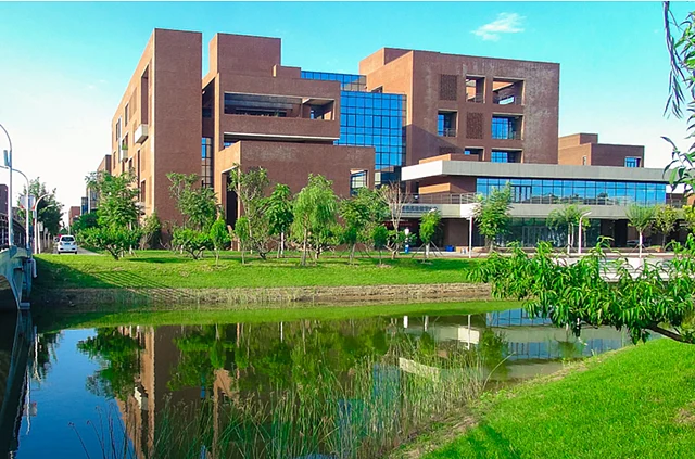 Almost all students have left Tianjin University to go to their hometowns because of the coronavirus scare.