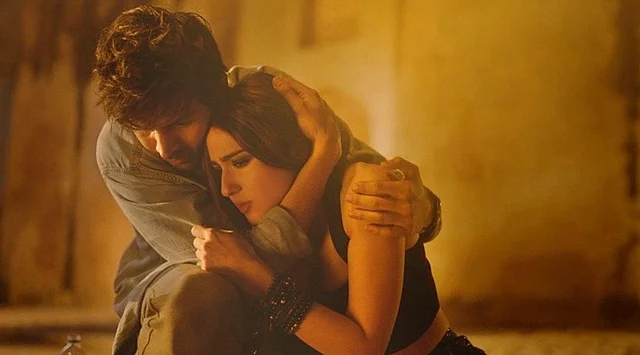 Sara Ali Khan and Kartik Aaryan in <i>Love Aaj Kal.</i>