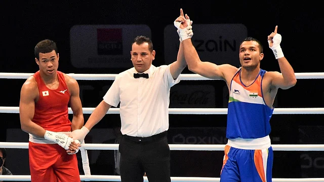 Vikas Krishan (in blue), a world and Asian medallist, was to take on Jordan’s Zeyad Eashash in the summit clash but had to withdraw due to an eye injury.