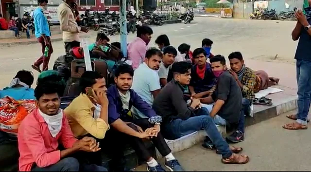 Thousands of migrant labourers waited outside the Puratchi Thalaivar Dr. MGR Chennai Central railway station after they were told all trains have been cancelled till 31 March.