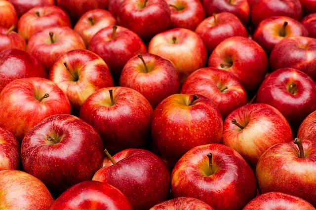 Pectin, a form of soluble fibre found in it helps lower cholesterol