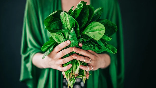 Leafy vegetables help in preventing fatty liver disease.