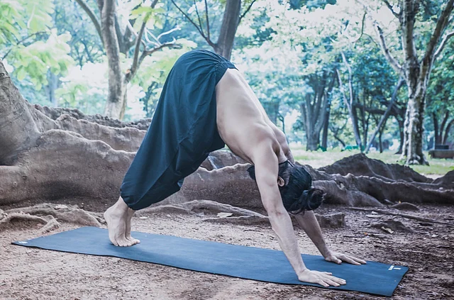 Akshar in parvatasana.