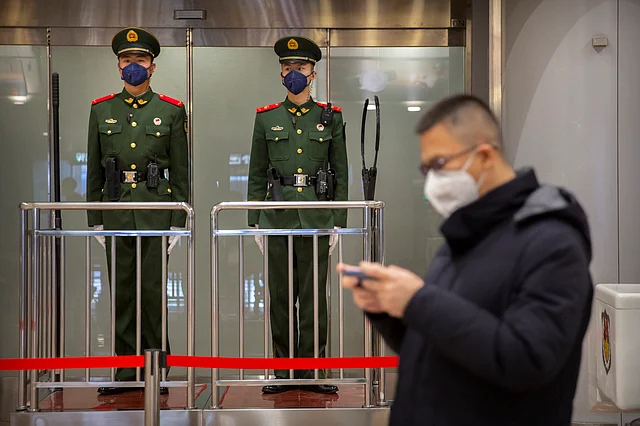 11 million people go in lockdown mode.