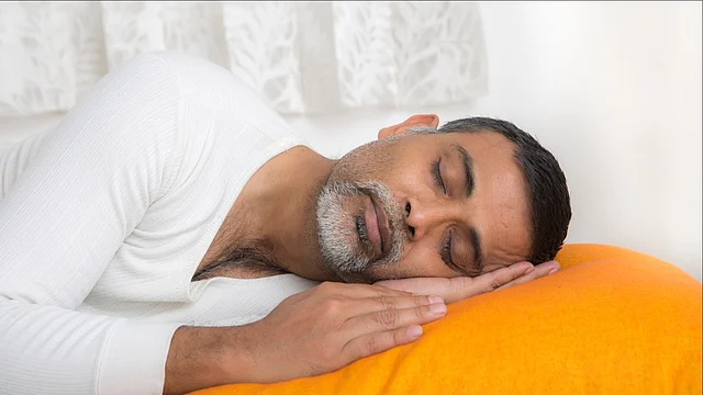 आमतौर पर हर किसी को 7 से 8 घंटे सोना चाहिए.