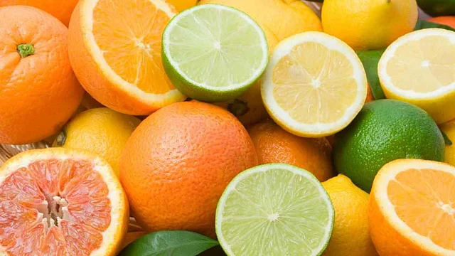 नींबू, संतरा, अंगूर, टमाटर जैसी चीजों से दूरी बना लें