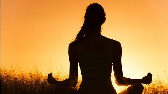 आपको योग, प्राणायाम या श्वास संबंधी व्यायाम नियमित रूप से करना चाहिए.