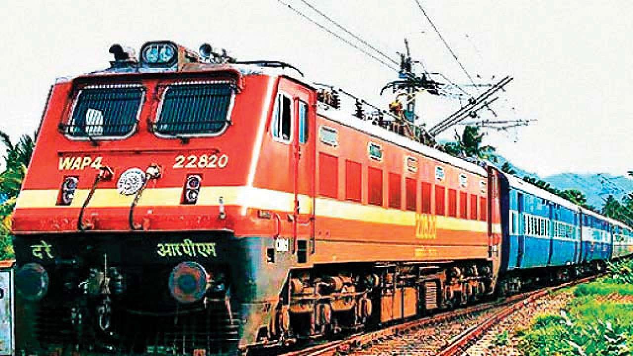 Bed Roll in Trains: इन ट्रेनों में कंबल-चादर ले जाने की जरूरत नहीं, रेलवे ने जारी की गाड़ियों की लिस्ट