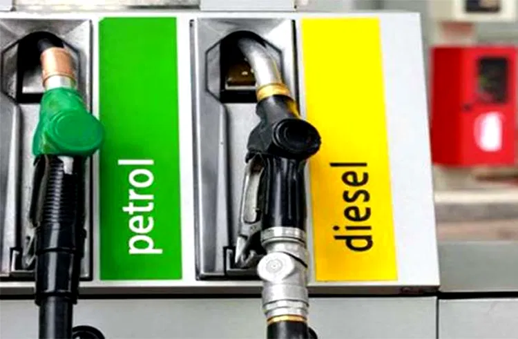 Petrol/Diesel Price : क्रूड ऑयल की कीमत में भारी गिरावट ! सस्ता हो सकता पेट्रोल-डीजल के दाम