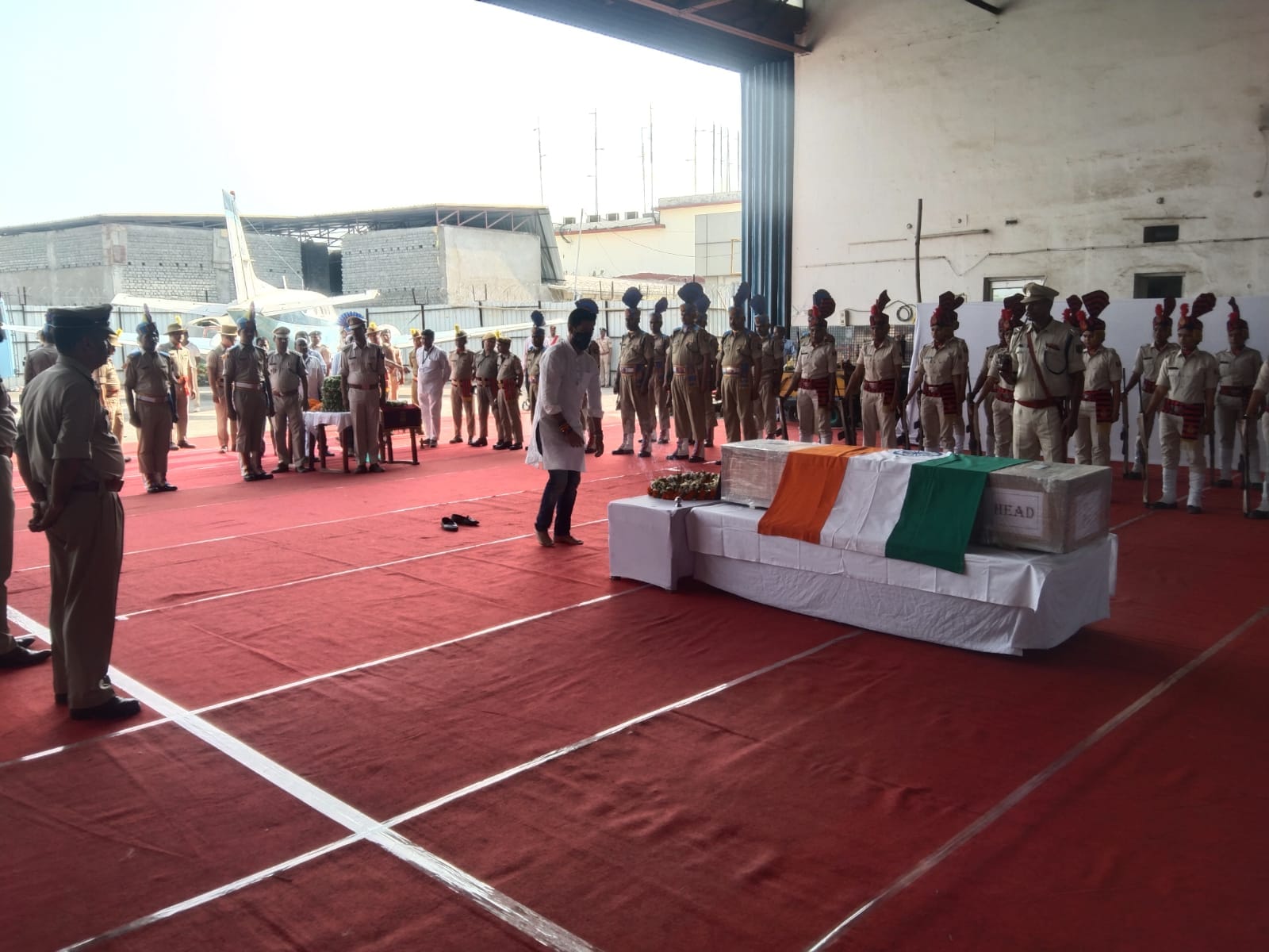 martyr vishal kumar body reached patna airportsamrat chaudhary and chirag paswan pay tribute asj | पटना एयरपोर्ट पर पहुंचा शहीद विशाल का पार्थिव शरीर, श्रद्धांजलि देने पहुंचे सम्राट ...