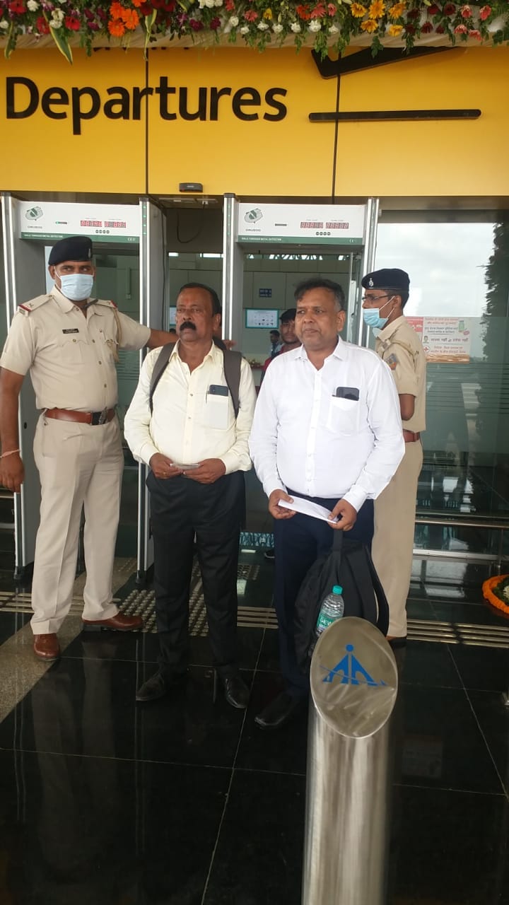 देवघर एयरपोर्ट शुरू, पहले यात्री विमान ने की लैंडिंग
