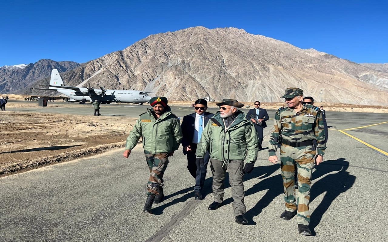 pm modi in kargil 