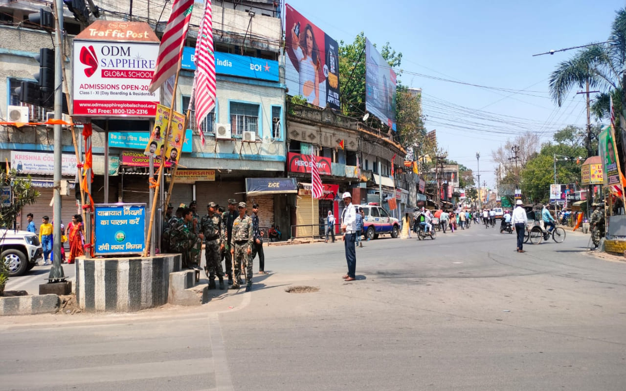 रांची में आदिवासी संगठनों के बंद का असर, आदिवासी समुदाय के लोग सड़कों पर...