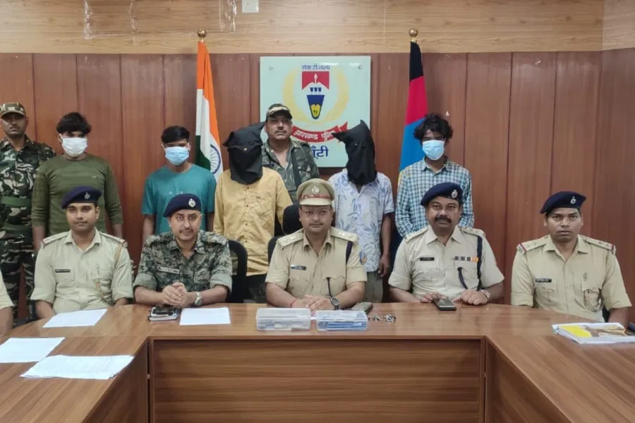 खूंटी में 5 PLFI उग्रवादी गिरफ्तार