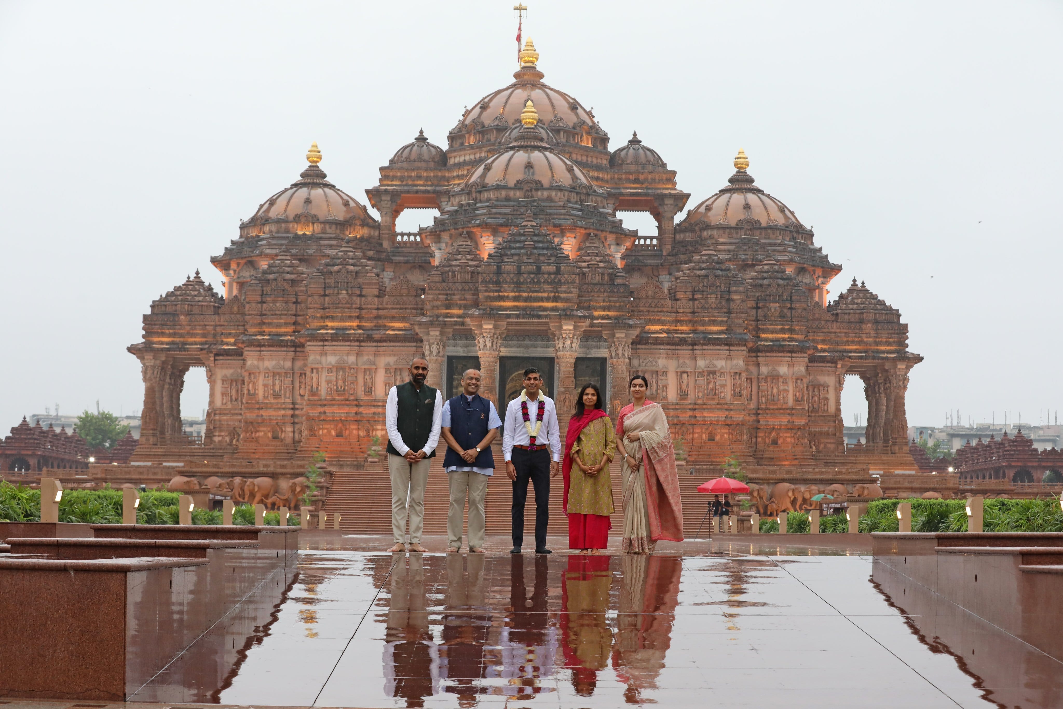 pm Rishi Sunak at Akshardham temple