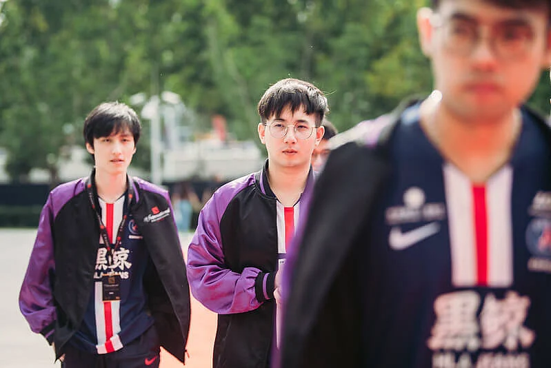 Fy Confirms That 4AM Has Signed Maybe, Yang and Himself