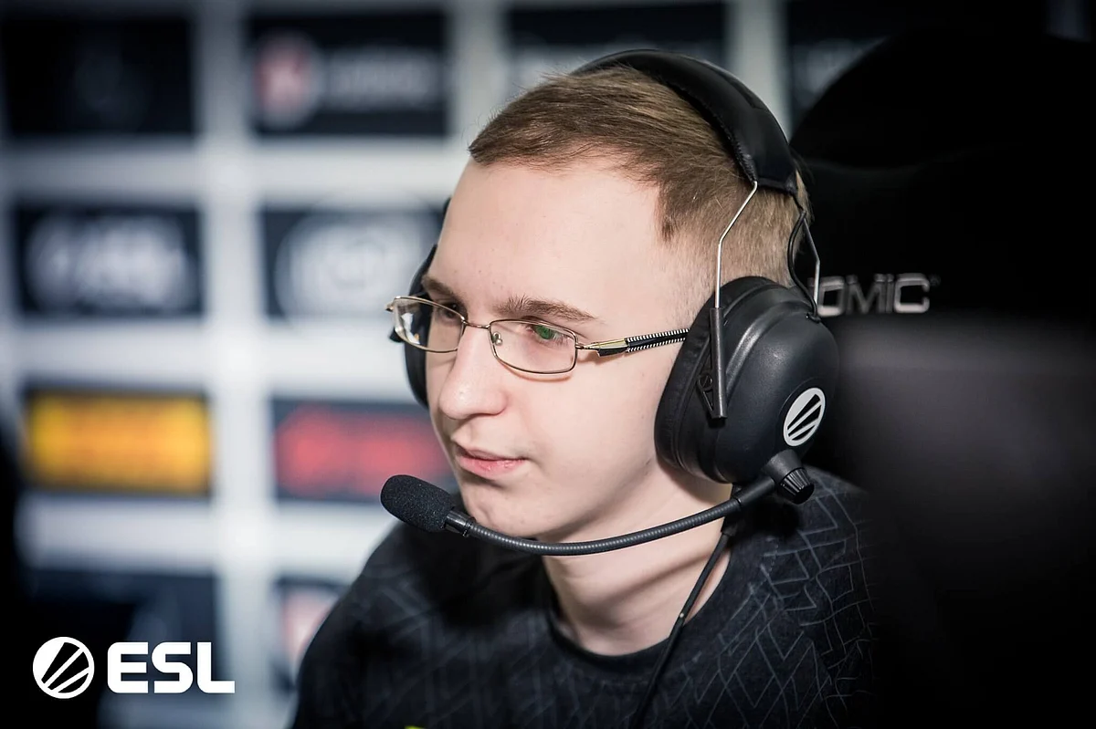 Virtus.pro Players Fine Themselves If They Don't Play 6 Pubs a Day