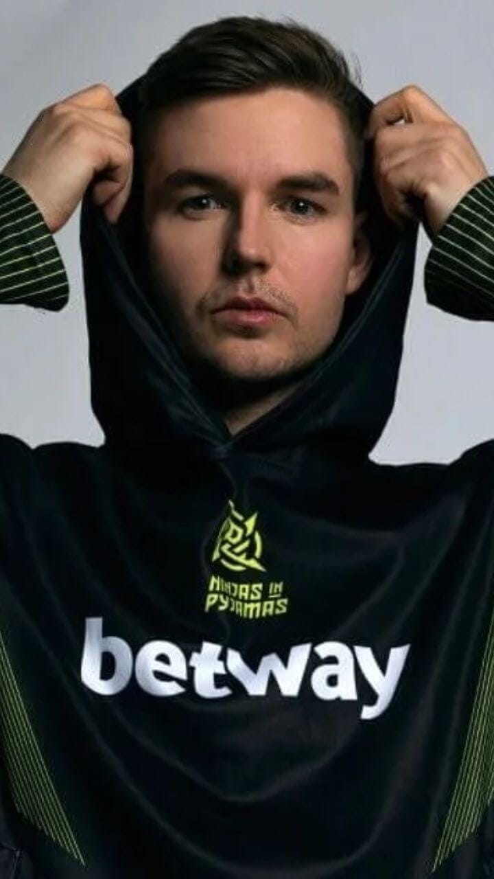 Where Is Device Is He Leaving NIP To Join Another CS GO Team 