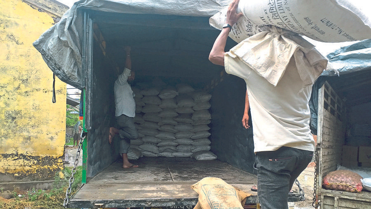 Fertilizer : नेपाळमध्ये खतांचा तुटवडा; भारताकडून खरेदी करणार