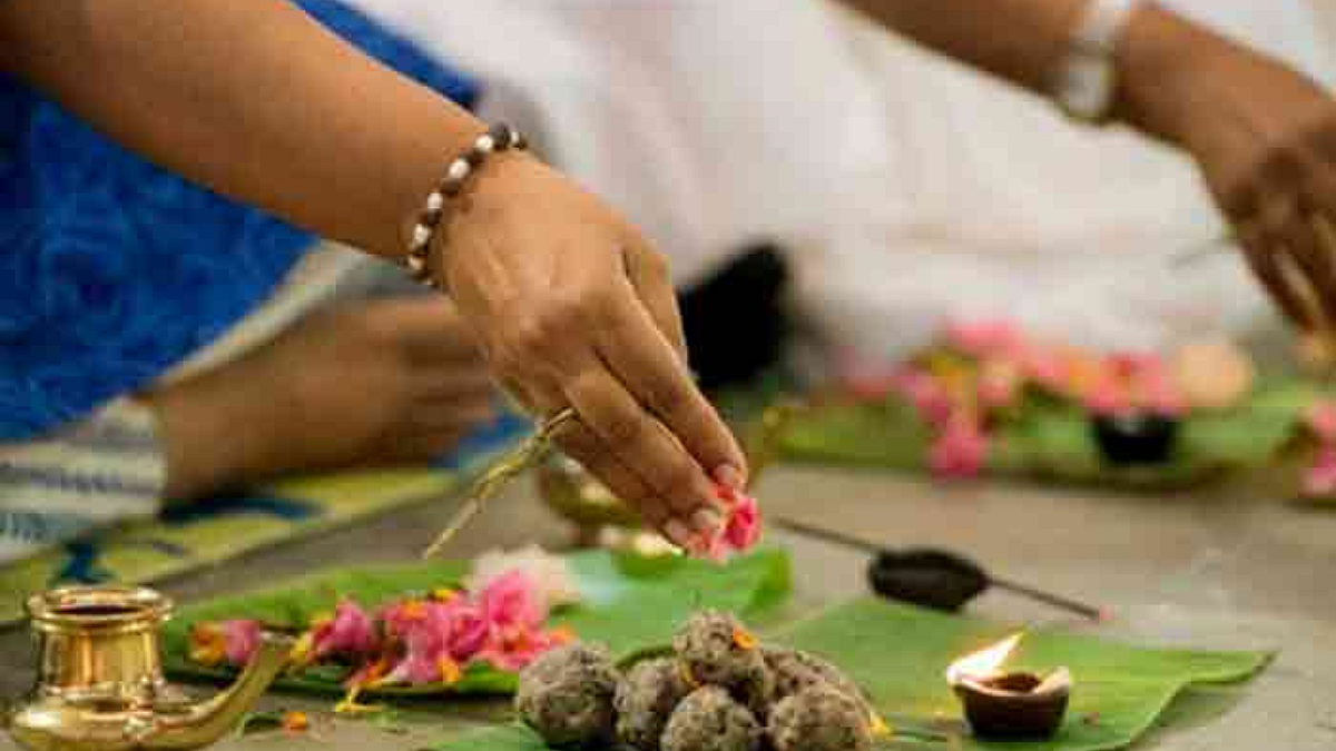 जिवंतपणीच चार घास सुखाचे द्यावेत