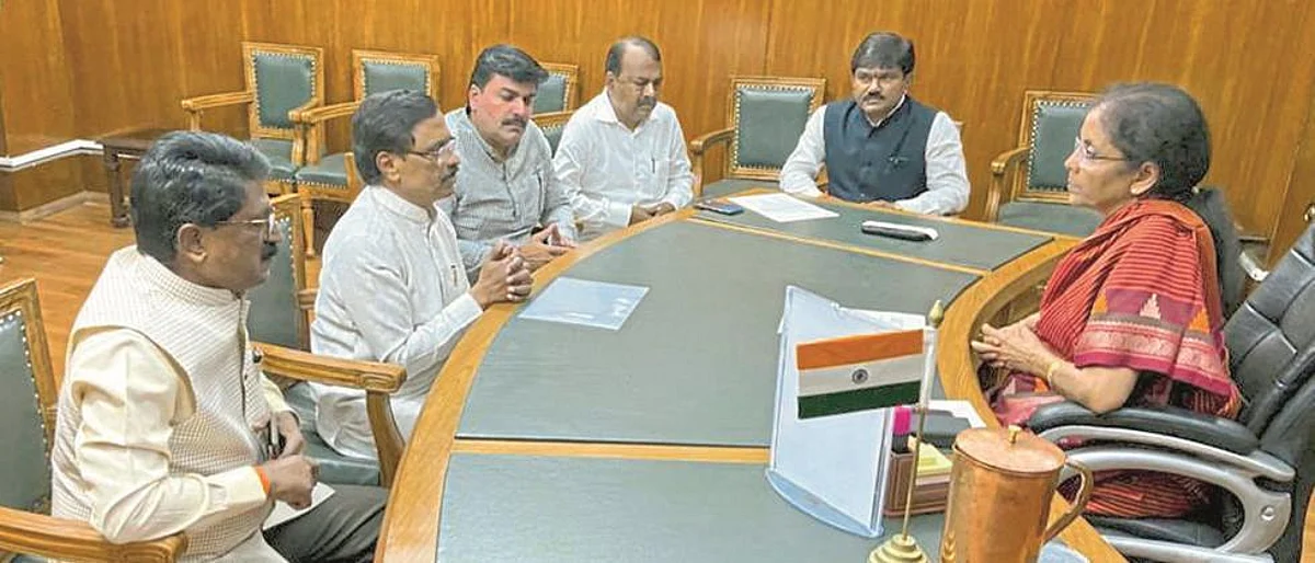 poultry holders Distress Shiv Sena MPs present to Finance Minister