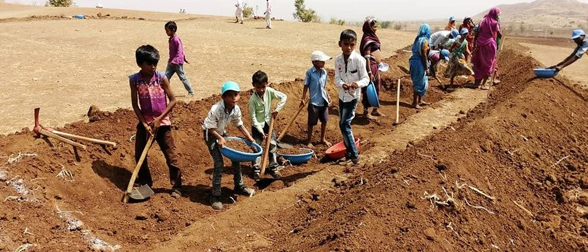 जलसंधारणातून प्रगतीकडे पाऊल