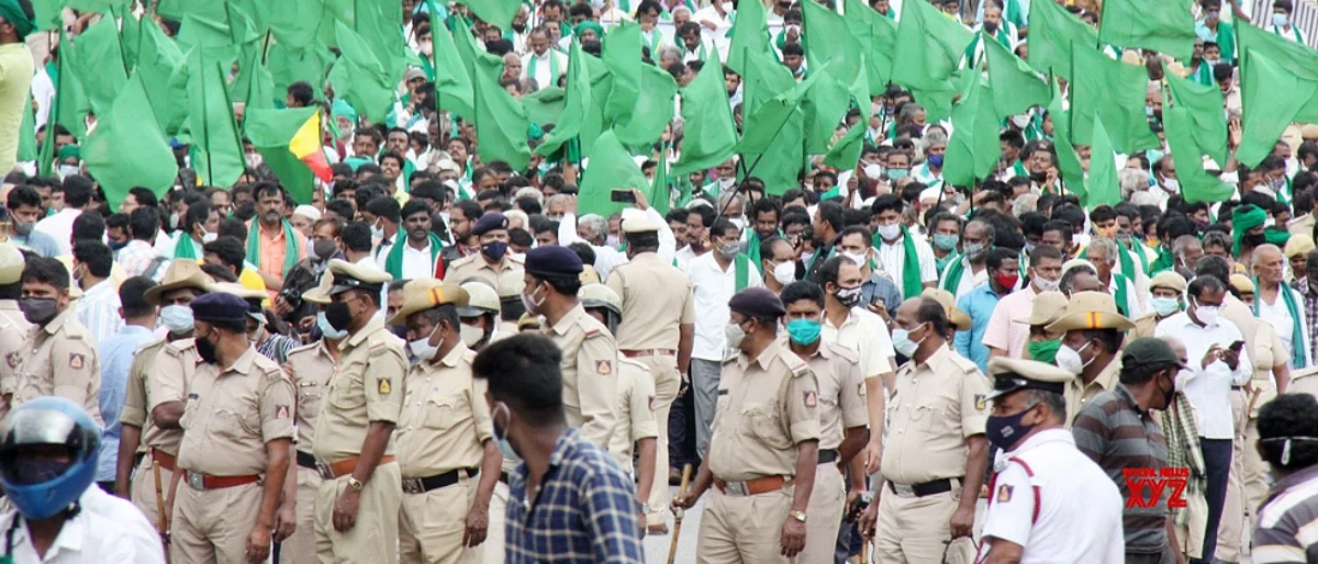 Hasiru sena and Karnataka rayat sangh march against farm laws