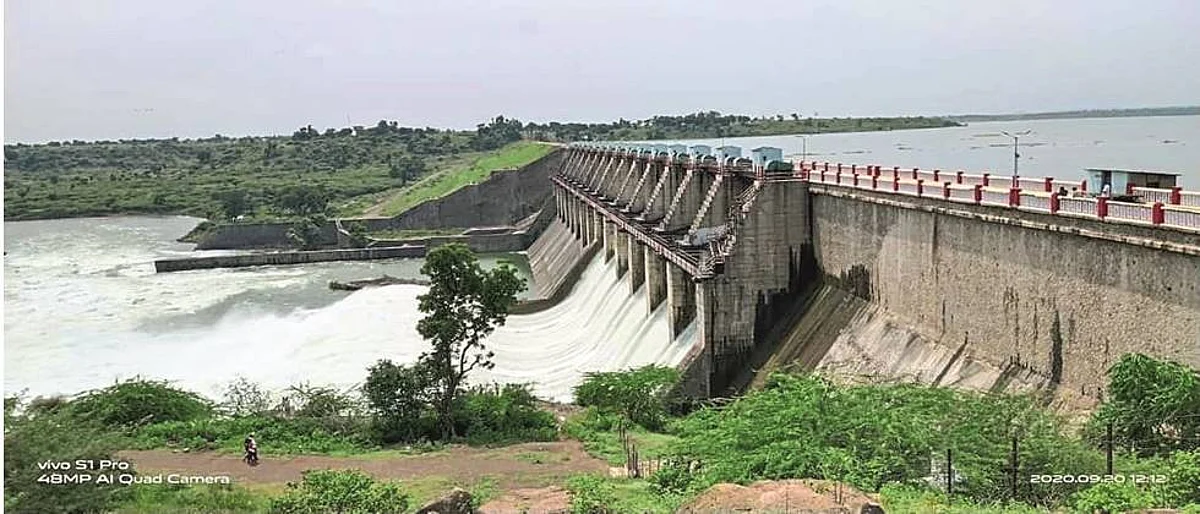 रब्बीसाठी खानदेशात आवर्तन सुटले गिरणा, हतनूरच्या पाण्याचा लाभ