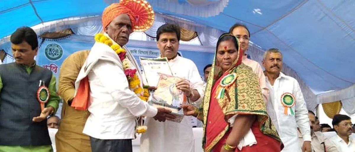 माळेगावच्या प्रदर्शनामध्ये कृषिनिष्ठ शेतकऱ्यांचा गौरव