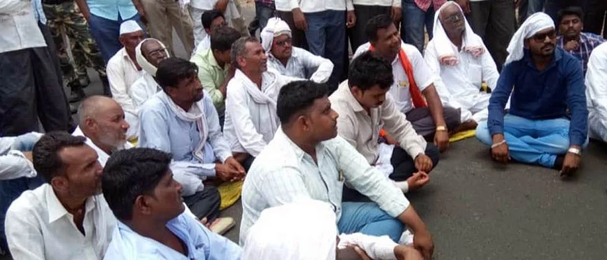 पीककर्जासाठी शेतकऱ्यांचे आंदोलन