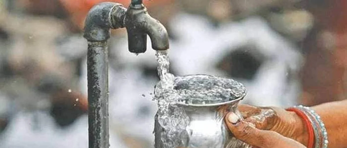 खरवडला सात वर्षांपासून पाणी पुरवतोय शेतकरी