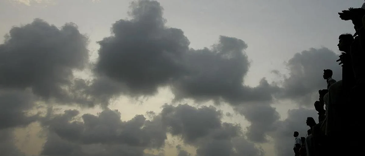 Cloudy Weather : ढगाळ वातावरणाने धास्ती