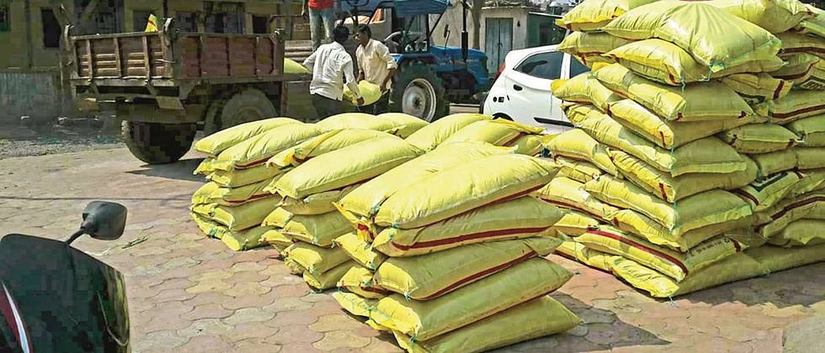 Eleven thousand tons of fertilizer stock will be protected in Jalgaon district
