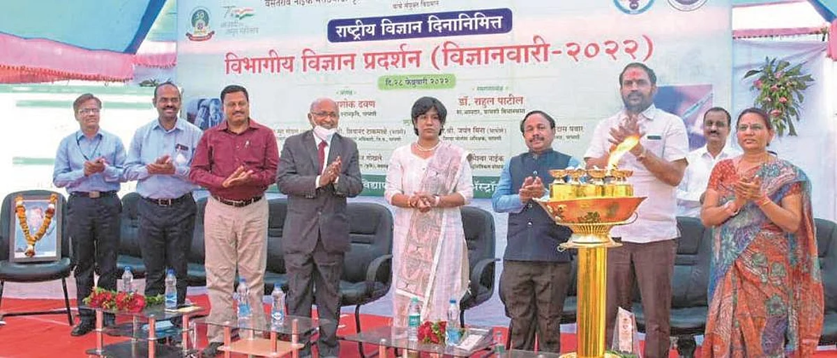 Scientists due to the science package Approach: Dr. Dhawan