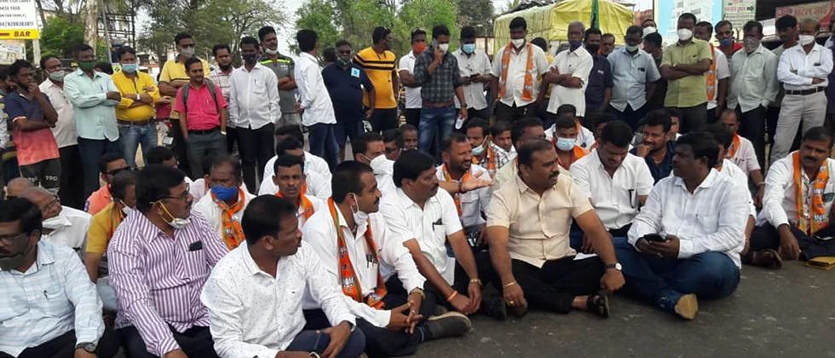 ऊसतोडणी रखडल्याने वैभववाडी, उंबर्डेत रास्तारोको