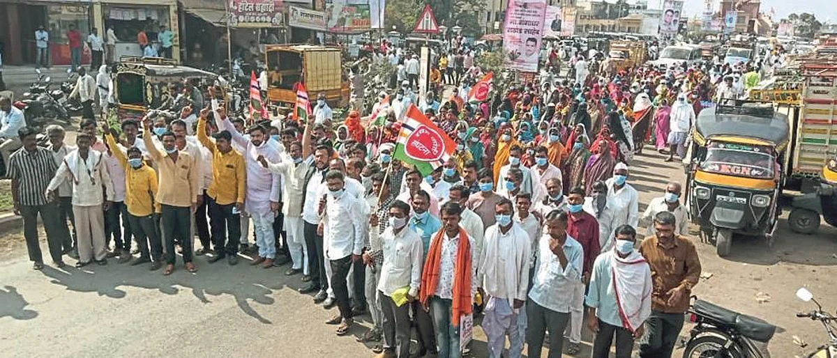 रयत क्रांतीचा बडोदा बँकेवर आक्रोश मोर्चा
