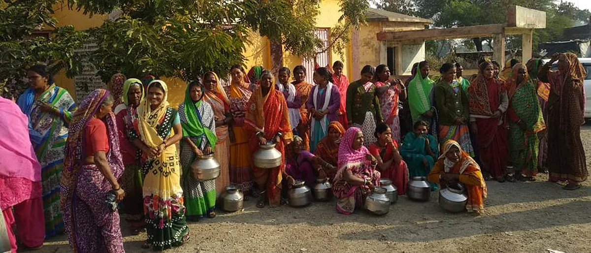 पाण्यासाठी महिला ग्रामपंचायतीवर धडकल्या