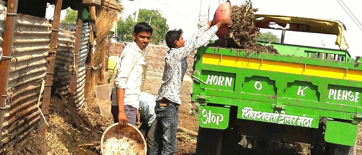 in Arjuni Morgaon A trolley of manure for Rs Two thousand