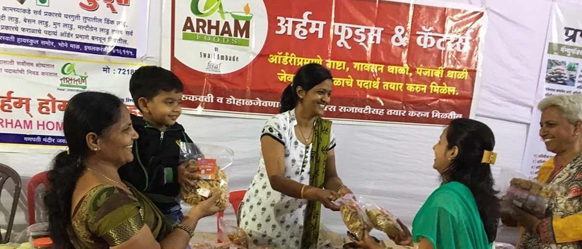 प्रदर्शनामध्ये ग्राहकांना पदार्थांची थेट विक्री