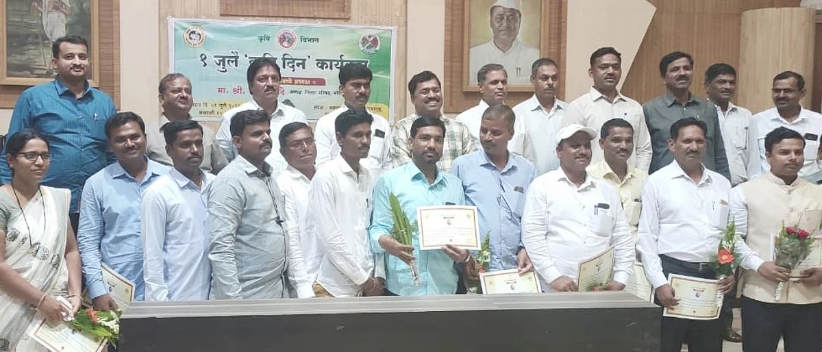 सोलापुरात कृषी दिनानिमित्त शेतकऱ्यांचा गौरव