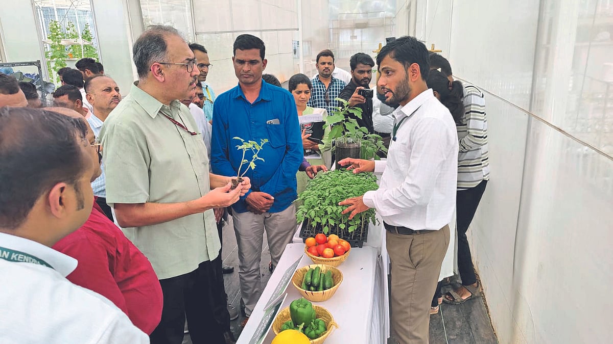 तंत्रज्ञानातील फायद्याच्या प्रक्रियेत अल्पभूधारक केंद्रस्थानी हवा