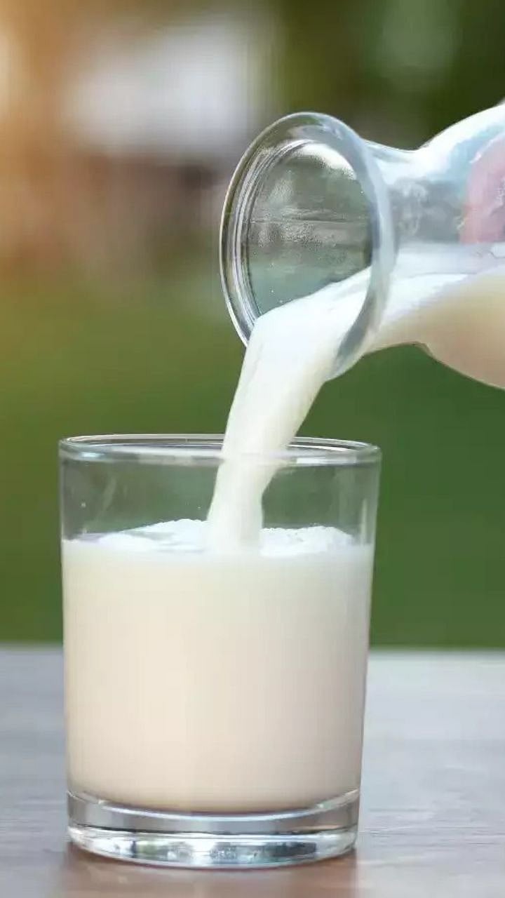 Cold Milk थंड दूध पिल्यास अनेक आजार पळतील दूरMany benefits of