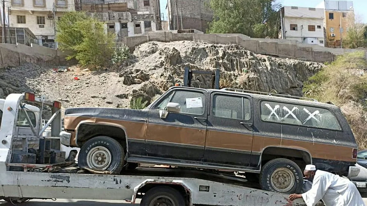 بالصور.. رفع أكثر من 5 آلاف سيارة خارج شوارع العاصمة المقدسة